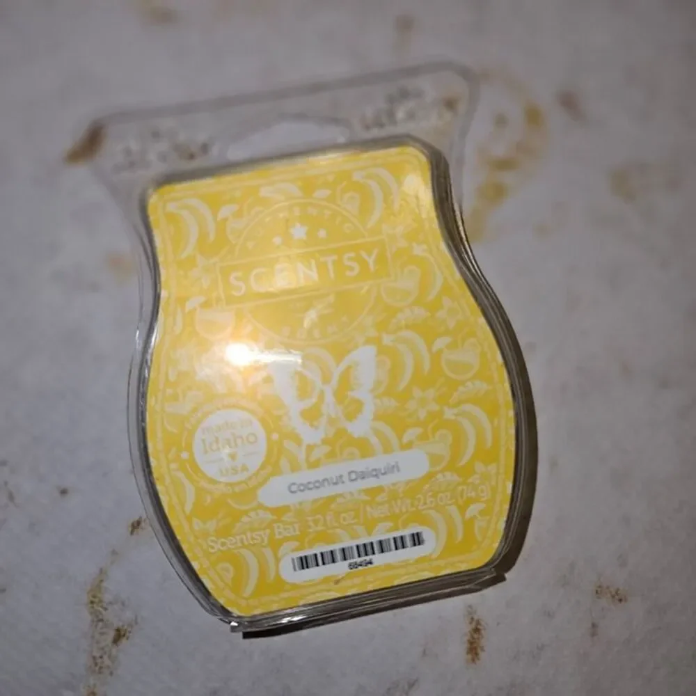Scentsy Coconut Daiquiri Wax Bar – Tropical Coconut Milk, Banana & Vanilla Cream